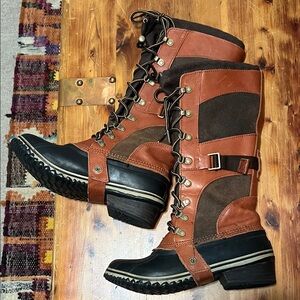 Sorel Women's Brown and Black Lace-Up Winter Boots